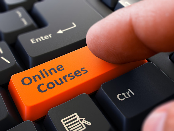 Online-Kurse - Konzept auf oranger Tastatur. - Foto, Bild