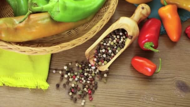 ekologické papriky na stůl - Záběry, video