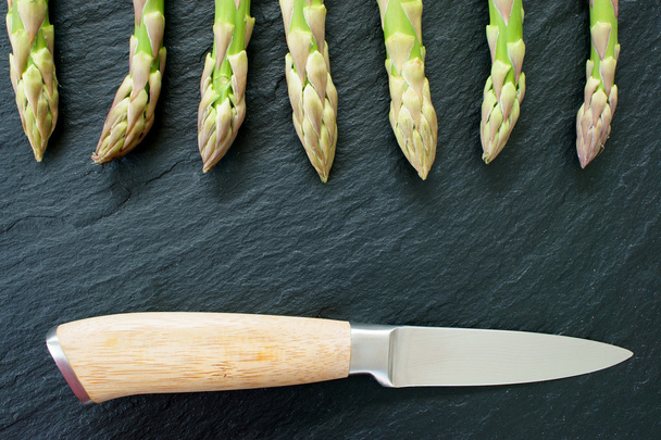 Green asparagus on slate platter - Fotoğraf, Görsel
