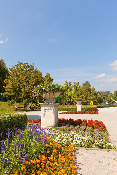 Parque de Grassalkovich Palace en Bratislava, Eslovaquia
 - Foto, imagen