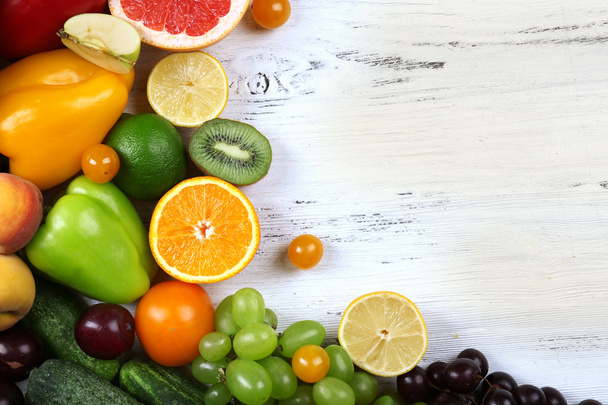 Купа свіжих фруктів
 - Фото, зображення