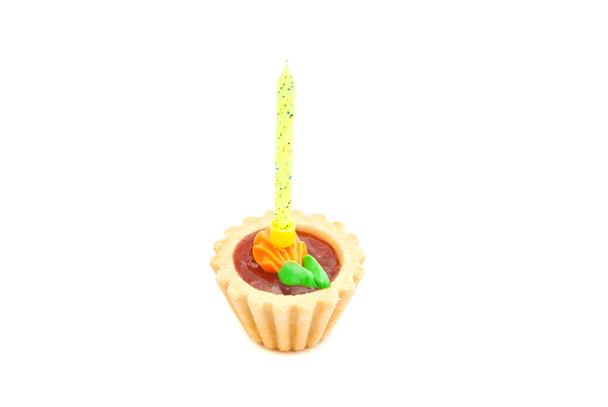 cake with yellow birthday candle - Фото, зображення
