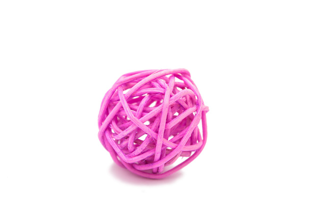 着色された装飾的な枝編み細工品ボール - 写真・画像