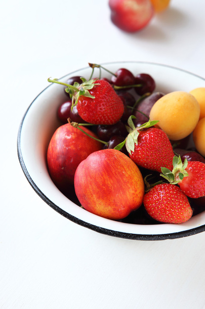 fresh fruitsin bowl - Фото, изображение