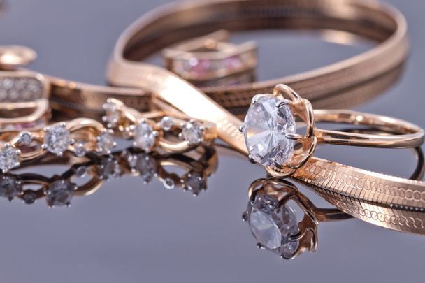 золотое кольцо, серьги и цепи
 - Фото, изображение