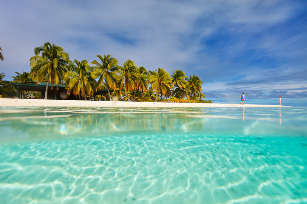太平洋のエキゾチックな島の熱帯のビーチを見事な - 写真・画像