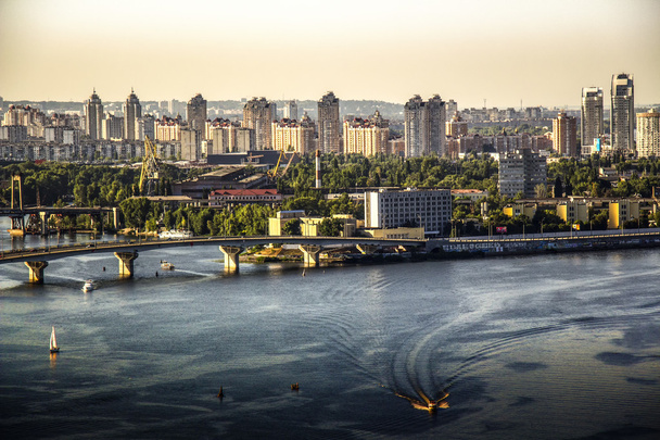 Vista sobre el río Dniper en Kiev
 - Foto, imagen
