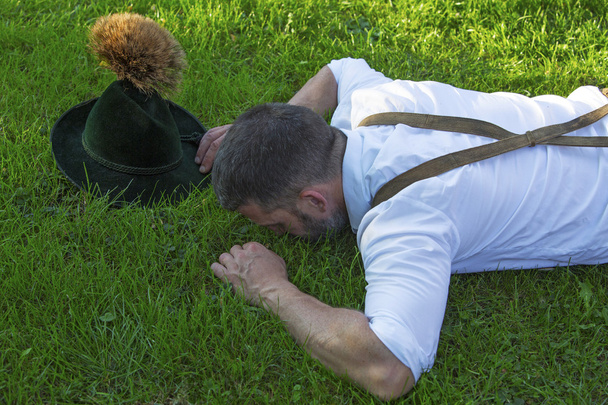 bavarian man lying on the grass - Zdjęcie, obraz