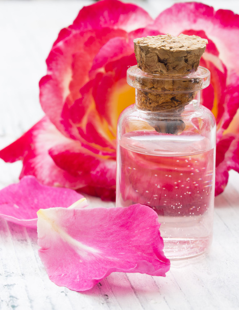 eau de rose parfumée
 - Photo, image