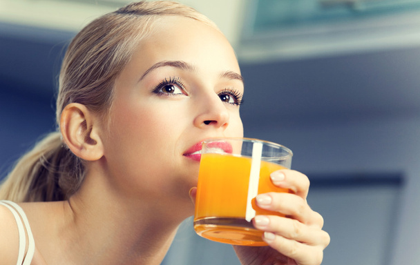 woman drinking orange juice  - Fotoğraf, Görsel