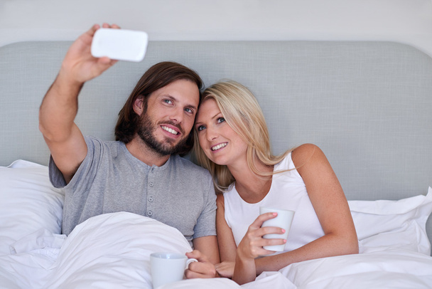 couple with mobile phone making selfie - Foto, immagini