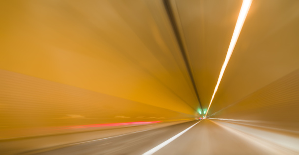 Snelle auto tunnel  - Foto, afbeelding