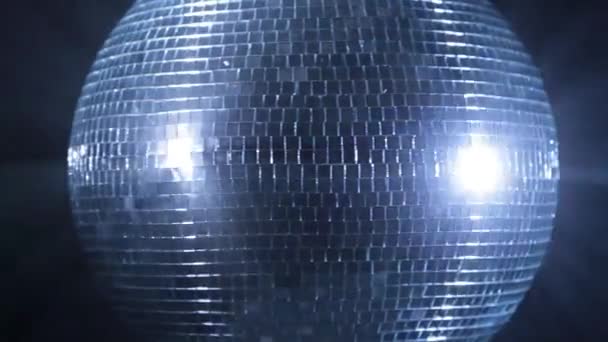Disco piłka lustro. Wyśrodkuj wygląd - Materiał filmowy, wideo