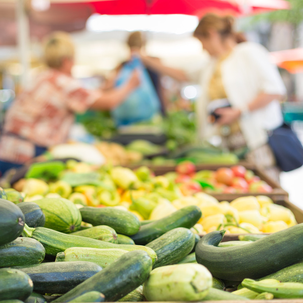 Mercado de alimentos para agricultores com variedade de vegetais orgânicos
. - Foto, Imagem