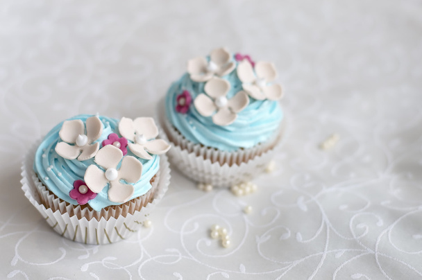 cupcakes exclusivos doces com flores
 - Foto, Imagem