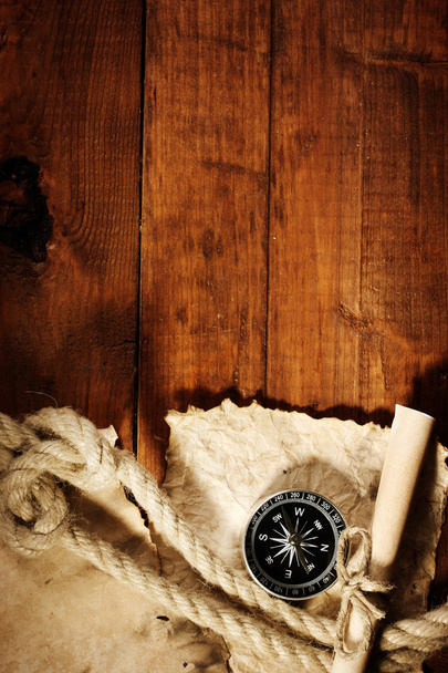 Old paper, compass and rope on a wooden table - Фото, зображення