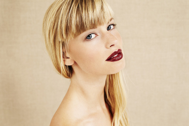 Gorgeous blond in red lipstick - 写真・画像