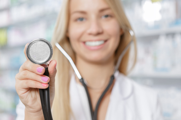 Smiling woman doctor with stethoscope - Foto, afbeelding