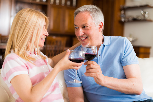 Mature couple drinking glass of  wine - Foto, afbeelding
