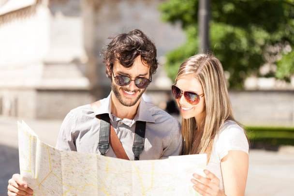 tourists couple holding a city map - Photo, Image