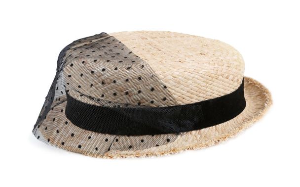 sombrero de paja con cinta negra y encaje aislado en blanco
 - Foto, Imagen