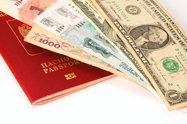Dinheiro e passaporte
 - Foto, Imagem
