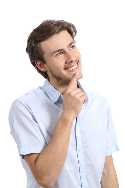 Jeune homme heureux pensant avec la main sur le menton
 - Photo, image