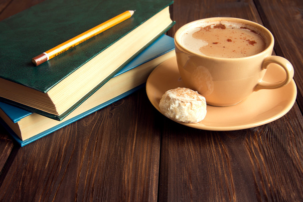 koffie en boeken - Foto, afbeelding