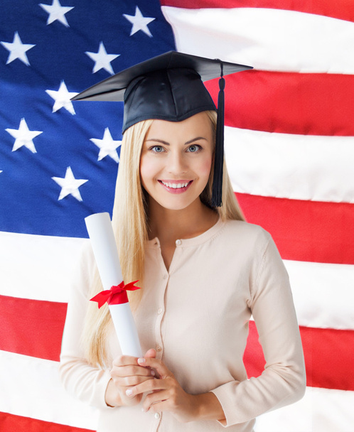 student in graduation cap with certificate - Foto, afbeelding