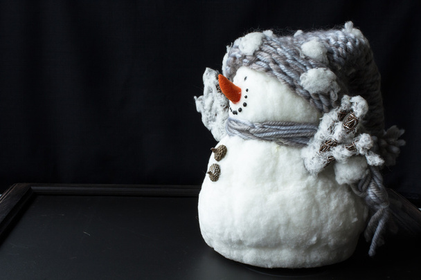 mooie sneeuwpop. decoraties voor Kerstmis en wenskaarten - Foto, afbeelding