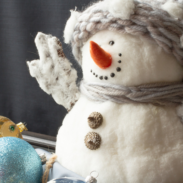 Hermoso muñeco de nieve. decoraciones para Navidad y tarjetas de felicitación
 - Foto, imagen