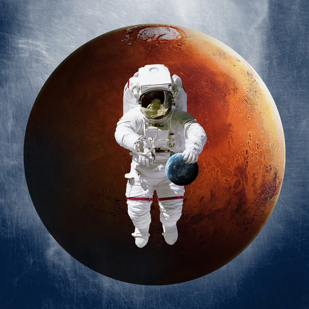 Astronaut, holding a planet Earth in hand on against of Mars - Foto, Bild
