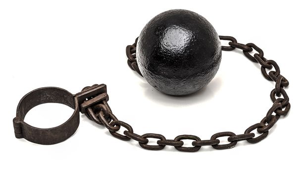 Bola y cadena sobre fondo blanco
 - Foto, Imagen