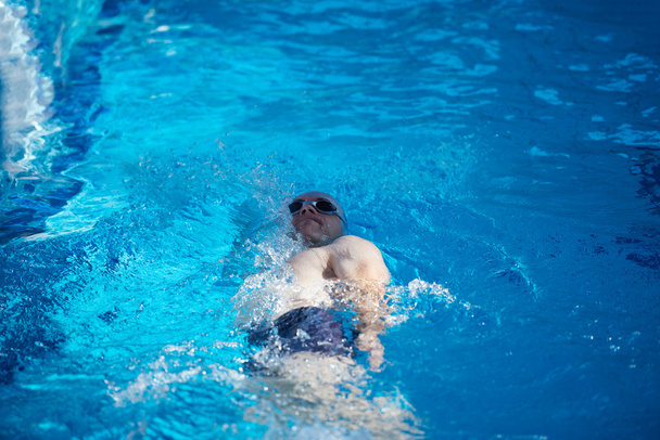 swimmer in indoor swimming pool - Foto, Imagen
