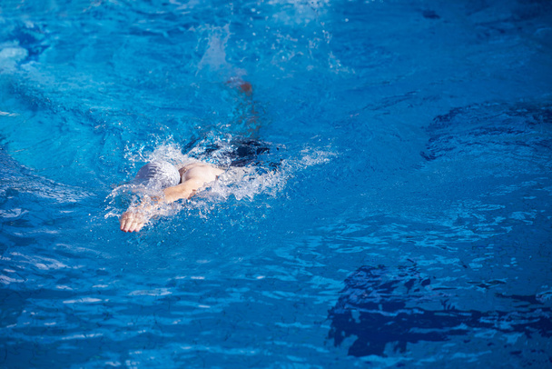 swimmer in indoor swimming pool - Foto, imagen