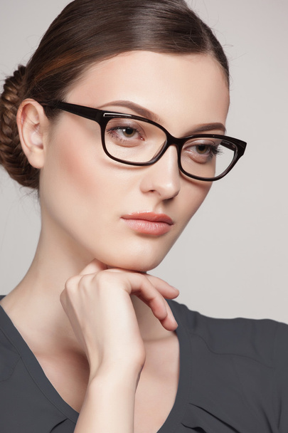 Close-up portrait of beautiful young woman in glasses - Fotoğraf, Görsel