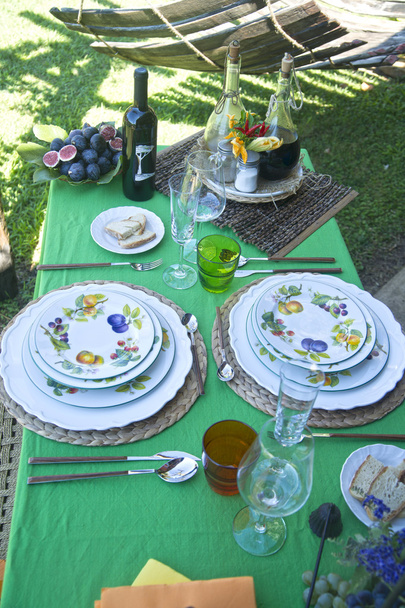 mesa de jantar exterior
 - Foto, Imagem