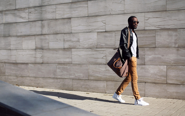 Fashion stylish young african man in sunglasses and black rock l - Valokuva, kuva