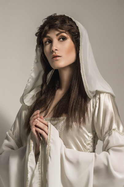 Girl in medieval beautiful dress - Foto, imagen