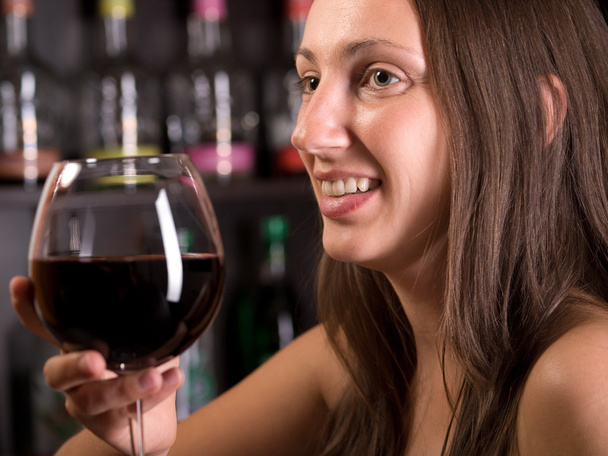 nő ivott vörös bort - Fotó, kép