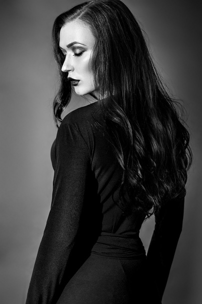 Fashion model in black dress - Fotografie, Obrázek