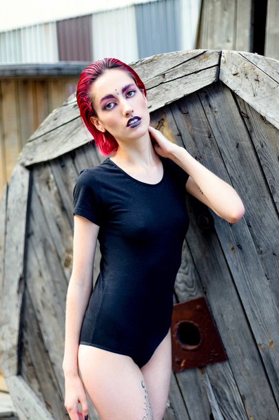 Attractive young woman with red hairstyle - Foto, immagini