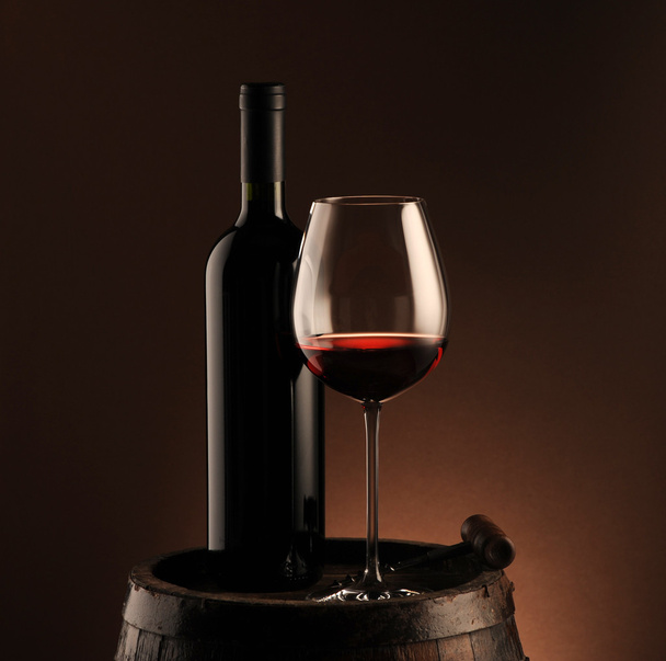 Red wine, bottle and glass - Foto, Imagen