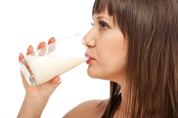 Woman drinking milk - Foto, afbeelding