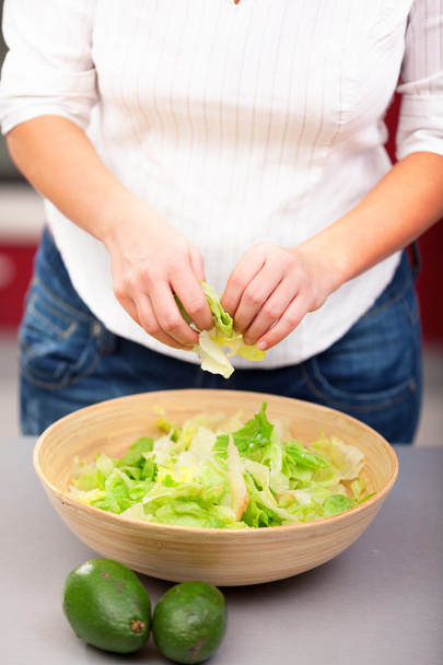 Young woman making salad - Фото, изображение