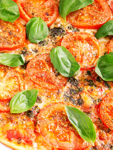 Margharita Pizza with fresh tomatoes - Foto, Imagen