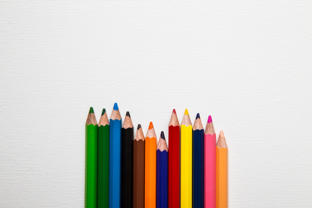 кольорові олівці
  - Фото, зображення