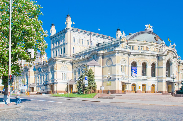 Опери в Києві
 - Фото, зображення
