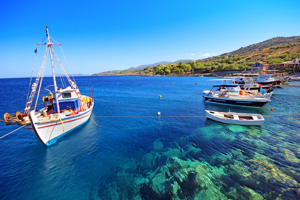 Jachty w zatoce wyspy Zakynthos. Grecja. - Zdjęcie, obraz