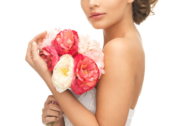 woman with bouquet of flowers - Фото, зображення